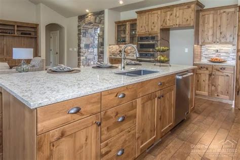 61128 Stari Most Loop Bend Or 97702 Home Kitchens Hickory Kitchen
