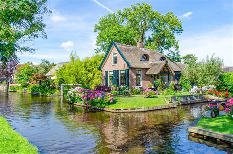 The Truth About Visiting Giethoorn