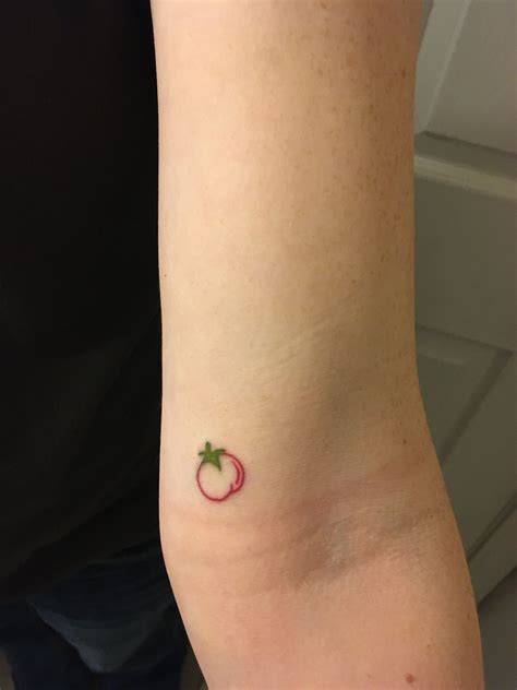 If the leaves of your plant have brown or black patches, holes tomato diseases, garden fungi and certain environmental conditions can quickly cripple your plants. Pin by Ashley Puterbaugh on Tattoos | Tomato tattoo ...