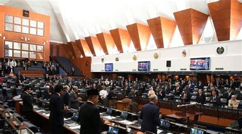 Sudah jelas termaktub dalam perkara 152 perlembagaan persekutuan, bahasa rasmi digunakan dalam urusan kerajaan ialah bahasa melayu. felo utama institut kajian etnik (kita), universiti kebangsaan malaysia (ukm), prof datuk dr teo kok seong, menegaskan bahasa. Ini Penjelasan 'Prorog Parlimen' Pakar Perlembagaan Negara ...