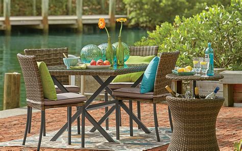 Tips And Decorating Ideas For Easy Outdoor Entertaining