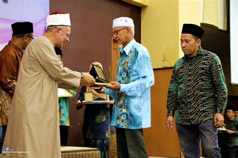 Sekolah menengah agama (atas) sultan zainal abidin, kuala terengganu ***** calon yang ingin memohon hendaklah: Jabatan Hal Ehwal Agama Terengganu - Seminar Murabbi Ummah