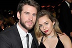 Miley Cyrus manda frecciatine all'ex marito, vestita per le feste FOTO