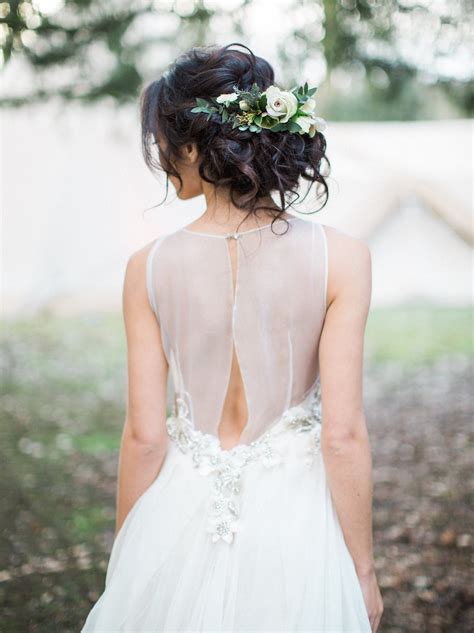 20 Bridal Hairstyles With Real Flowers Southbound Bride