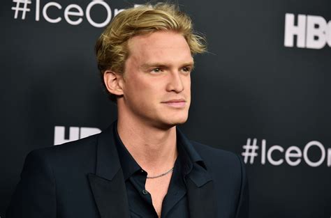 Cody Simpson And Miley Cyrus Deliver Tacos To Hospital Heroes Billboard