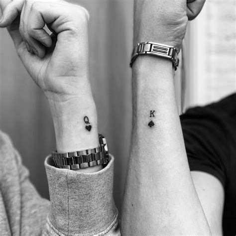 matching couple tattoo king and queen matching couple tattoos finger tattoos for couples