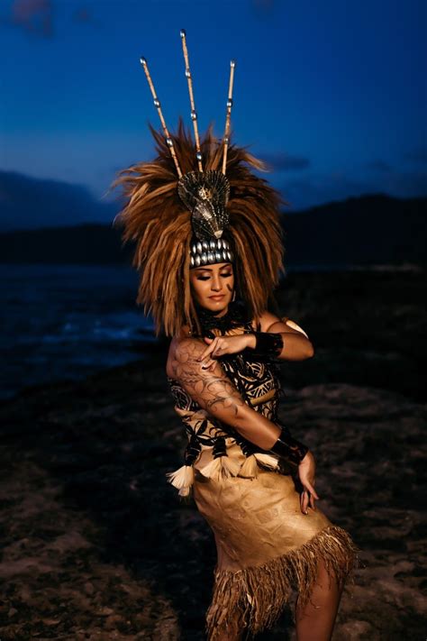 Pin By Natalia Mann On Things I Love In Samoan Women Hula Dancers Island Art