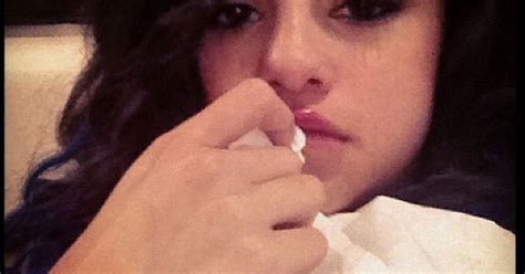 Selena Gomez Tweets Pictures Of Herself When Shes Ill But Still Looks
