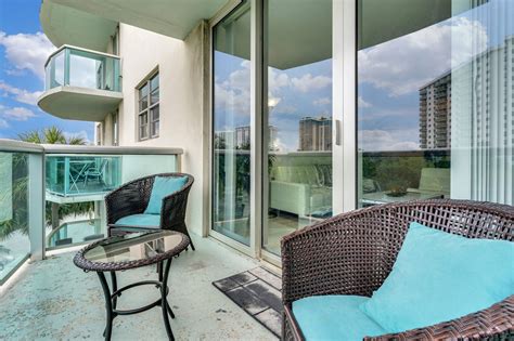 Spacious Luxury Condo In Sunny Isles Beach With Shared Outdoor Pool