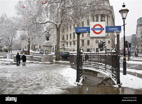 London Winter Snow Westminster Hi Res Stock Photography And Images Alamy