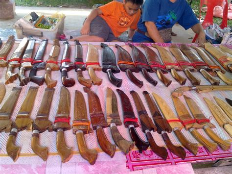 Bogor terkenal akan akan industri lokal sepatu. Pelbagai jenis parang: Parang kota belud