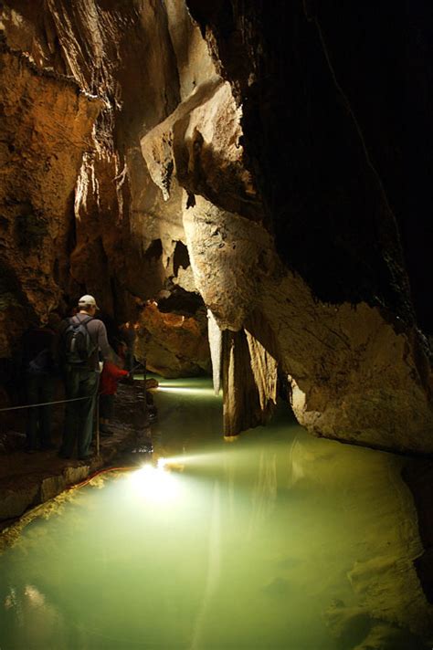 Jenolan Caves Easiest Tour Imperial Cave News Stories Oberon Australia