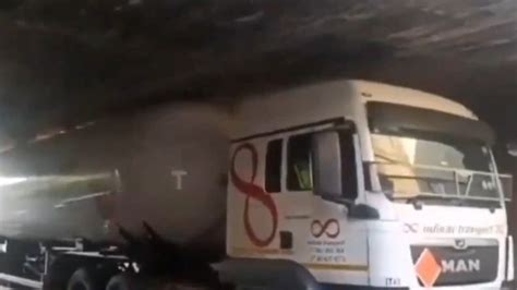 impresionante explosión de un camión cisterna en sudáfrica al menos 10 muertos y más de 50 heridos