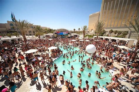 The Best Las Vegas Pool Parties Of The Season Vegas Pools Best Pools In Vegas Vegas Vacation