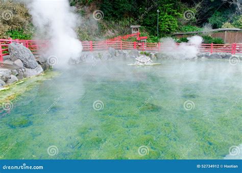 Piscina De Las Aguas Termales En Kamado Jigoku Beppu Foto De Archivo Imagen De Peligroso