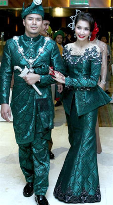 pin by oriah mi on malay traditional costume songket wedding dress traditional wedding