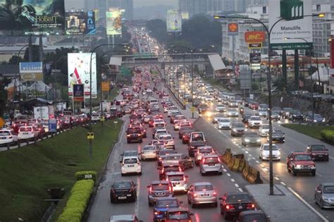 Sejak minggu lalu, isu kesesakan lalu lintas khususnya di sekitar lembah klang menjadi perbualan netizen. Kesesakan Jalan Raya di Kuala Lumpur