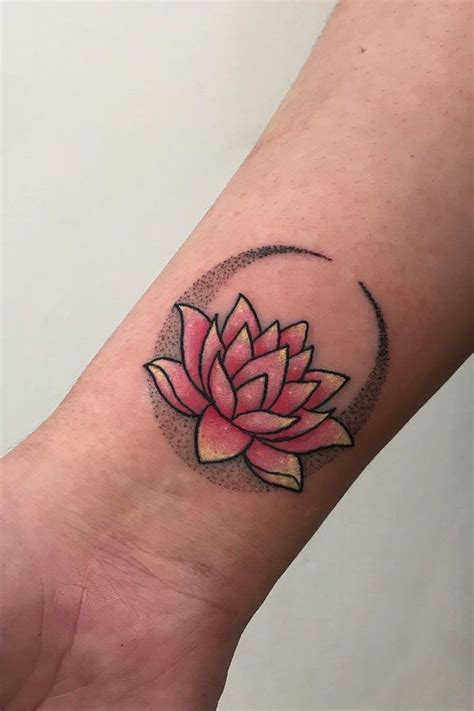 pretty Lotus flower tattoo ideas Diseño de tatuaje de loto Tatuajes de flores Tatuajes