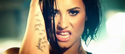 Demi Lovatos Makeup In ‘confident Music Video — Get The