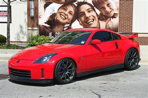 Red Nissan 350z