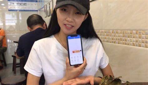 Chinas Bitcoin Girl Tries To Survive On Cryptocurrency Alone Girls