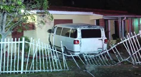 1 Hospitalized After Van Slams Into Nw Miami Dade Home Wsvn 7news Miami News Weather