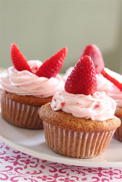 Paula deen.the queen of southern cooking. paula deen strawberry cupcakes