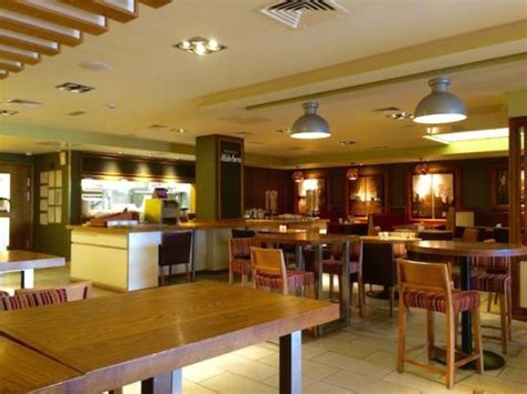 Located at a reasonable distance from the unmissable tower of london, the venue offers 267 rooms with amazing views. Dining room - Picture of Premier Inn Stratford Upon Avon ...