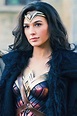 DC COMICS AND ARROWVERSE : Wonder Woman. Gal Gadot. Super Heroine