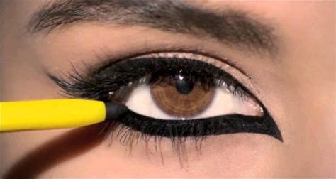 How to apply kohl eyeliner (how to apply kajal eyeliners). How to Apply Kajal on Lower Lid in a Right Way (With ...