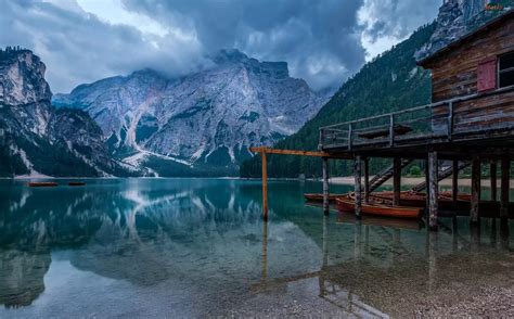 Włochy Południowy Tyrol Jezioro Pragser Wildsee Góry Dolomity