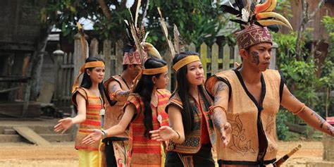 Zaman prasejarah adalah suatu zaman yang dimana belum mengetahui atau mengenal tulisan. √ 5 Perbedaan Suku dan Bangsa Penjelasan Lengkap