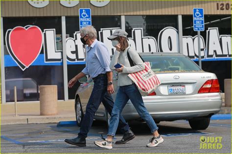 Harrison Ford Calista Flockhart Step Out Together To Do Some Food