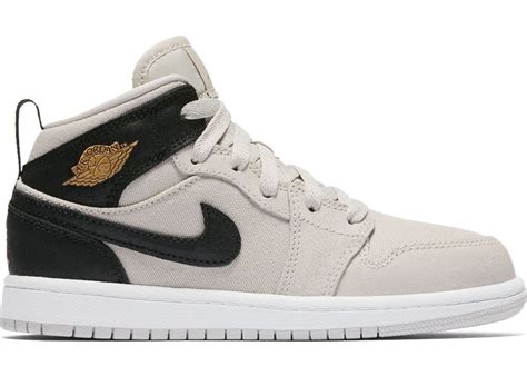 Ahead of the summer season, jordan unveils a new exotic colour for its most successful year in 2020: Jordan 1 Mid Light Bone Metallic Gold Black (PS) - 640734-023
