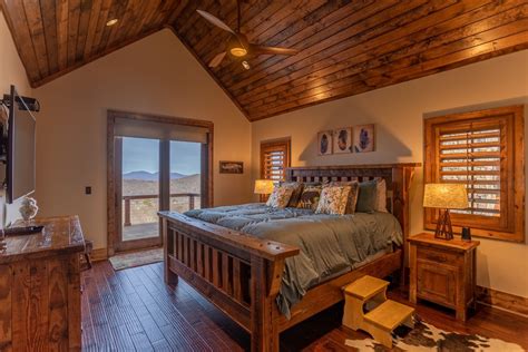 Whether you're traveling with friends, family, or even pets, vrbo vacation homes. Whitetail Ridge Lodge At Eagles Nest - Beautiful 3 ...