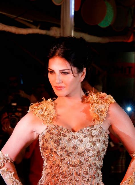 Sunny Leone Flaunts Her Sexy Cleavage Unseen Hq 2014 Pictures Hot Celebs