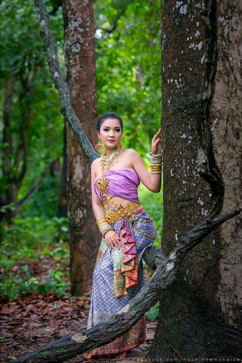 Pin By Megan Rogers On Asian Beauty Thailand Dress Thai Dress Traditional Dresses