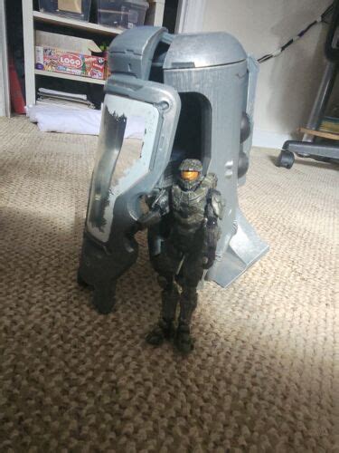Halo 4 Master Chief Action Figure Cryo Stasis Pod Cryotube Chamber