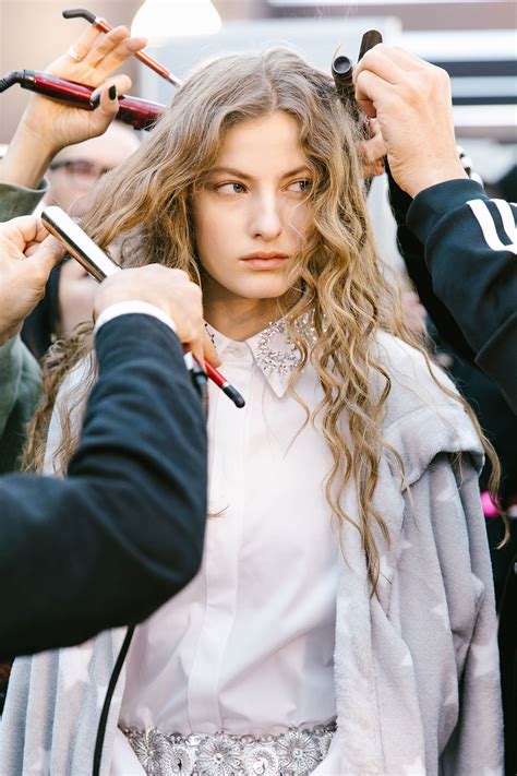 Vogue’s Most Beautiful Backstage Photos Of 2018 Fashion Week Backstage Models Backstage