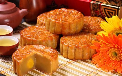 Chinese Mid Autumn Festival Moon Caketraditions And Legends