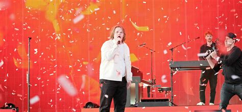 Lewis Capaldi Kicked Off Tinder The Dating App Struggle Is Real