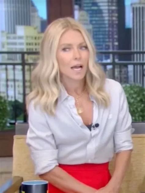 Tv Host Kelly Ripa Makes Racy Foreplay Confession On Air In Cheeky Jibe At Husband Daily Star