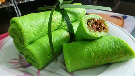 Enjoy the 'kuih cara berlauk' with minced chicken as a savoury snack. RESEPI CIKGU ANI: KUIH KETAYAP/KUIH DADAR