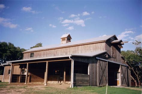 The latest trend in post frame construction is adding living quarters to your pole barn. Shedaria: Horse barn plans with living space