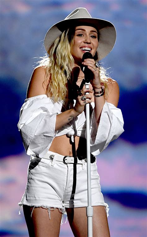 Miley Cyrus Gives Emotional Malibu Performance At The 2017