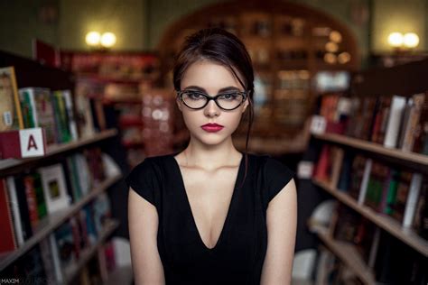 bakgrundsbilder svart kvinnor modell porträtt brunett glasögon rött läppstift bruna