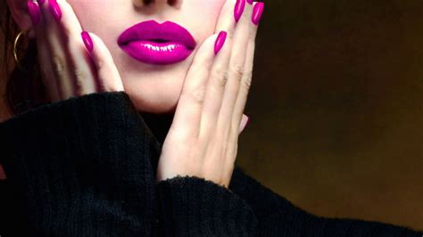 Girl With Pink Lipstick Wallpaper Baltana