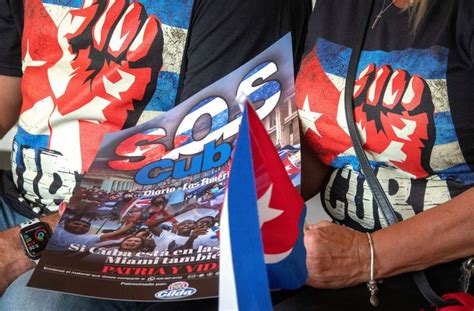 Estadounidenses De Origen Cubano Muestran Su Apoyo A Los Manifestantes