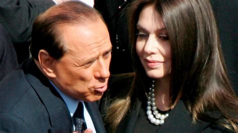 El Divorcio Le Sale Caro A Berlusconi Deberá Pagar 14 Millones De