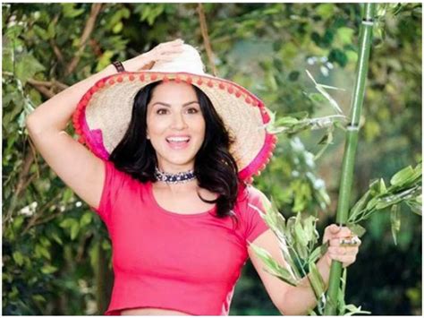 Pic Sunny Leone Looks Pleasantly Playful In Pink